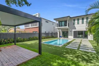 Propiedad en alquiler con 4 habitaciones y 4.5 baños en Miami