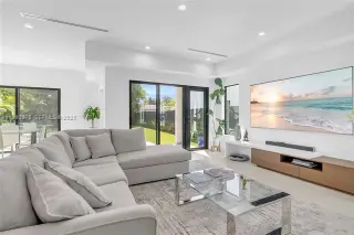 Propiedad en alquiler con 4 habitaciones y 4.5 baños en Miami