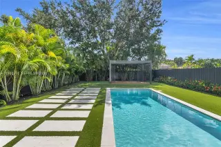 Propiedad en alquiler con 4 habitaciones y 4.5 baños en Miami