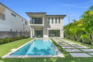 Propiedad en alquiler con 4 habitaciones y 4.5 baños en Miami