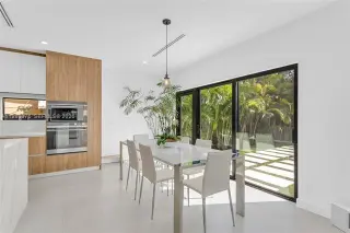 Propiedad en alquiler con 4 habitaciones y 4.5 baños en Miami