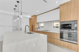 Propiedad en alquiler con 4 habitaciones y 4.5 baños en Miami