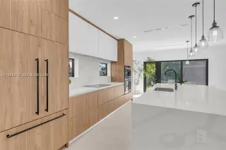 Propiedad en alquiler con 4 habitaciones y 4.5 baños en Miami