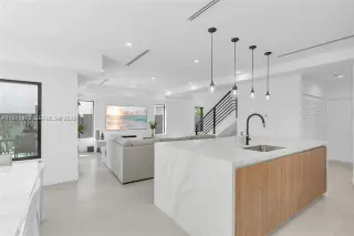 Propiedad en alquiler con 4 habitaciones y 4.5 baños en Miami
