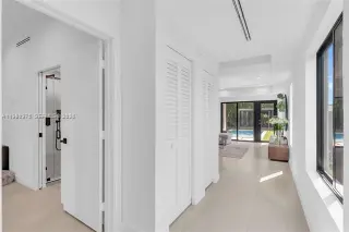 Propiedad en alquiler con 4 habitaciones y 4.5 baños en Miami