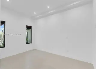 Propiedad en alquiler con 4 habitaciones y 4.5 baños en Miami