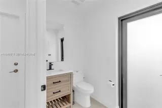 Propiedad en alquiler con 4 habitaciones y 4.5 baños en Miami
