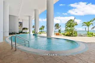 Propiedad en alquiler con 3 habitaciones y 3 baños en Miami
