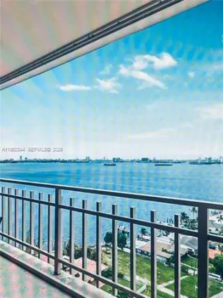 Propiedad en alquiler con 2 habitaciones y 2 baños en Miami