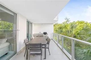 Propiedad en alquiler con 2 dormitorios y 3 baños en Bay Harbor Islands