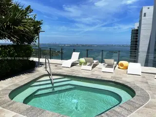 Propiedad en alquiler con 3 habitaciones y 2 baños en Miami