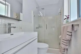 Propiedad en alquiler con 3 habitaciones y 2 baños en Miami Shores