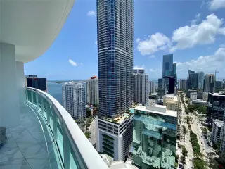 Propiedad en alquiler con 2 habitaciones y 2.5 baños en Miami