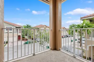 Propiedad en alquiler con 2 habitaciones y 2 baños en Tamarac