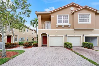 Propiedad en alquiler con 2 habitaciones y 2 baños en Tamarac