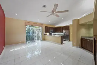 Propiedad en alquiler con 3 habitaciones y 3 baños en Lake Worth
