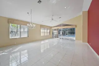Propiedad en alquiler con 3 habitaciones y 3 baños en Lake Worth