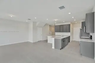 Propiedad en alquiler con 3 habitaciones y 2.5 baños en Oakland Park