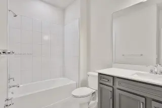 Propiedad en alquiler con 3 habitaciones y 2.5 baños en Oakland Park