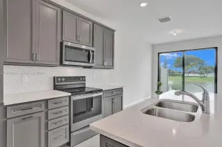 Propiedad en alquiler con 3 habitaciones y 2.5 baños en Oakland Park