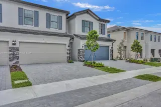 Propiedad en alquiler con 3 habitaciones y 2.5 baños en Oakland Park