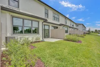Propiedad en alquiler con 3 habitaciones y 2.5 baños en Oakland Park