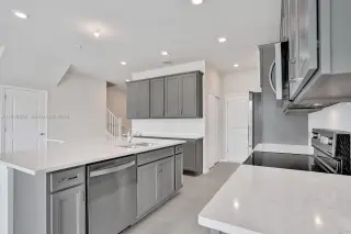 Propiedad en alquiler con 3 habitaciones y 2.5 baños en Oakland Park