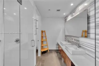 Propiedad en alquiler con 2 habitaciones y 2 baños en Miami