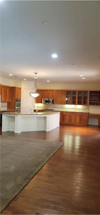 Propiedad en alquiler con 4 habitaciones y 3 baños en Brentwood