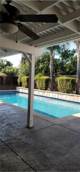 Propiedad en alquiler con 4 habitaciones y 3 baños en Brentwood