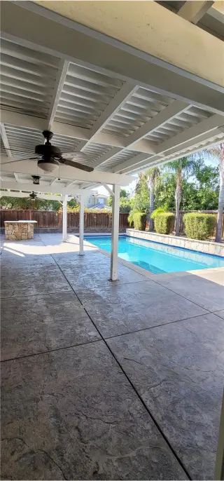 Propiedad en alquiler con 4 habitaciones y 3 baños en Brentwood