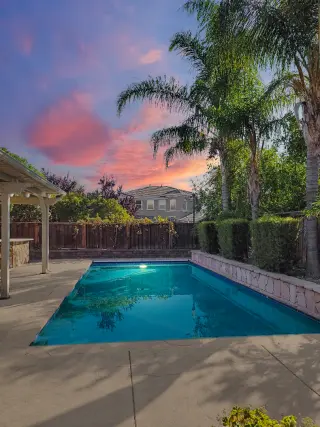 Propiedad en alquiler con 4 habitaciones y 3 baños en Brentwood