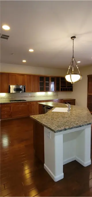 Propiedad en alquiler con 4 habitaciones y 3 baños en Brentwood