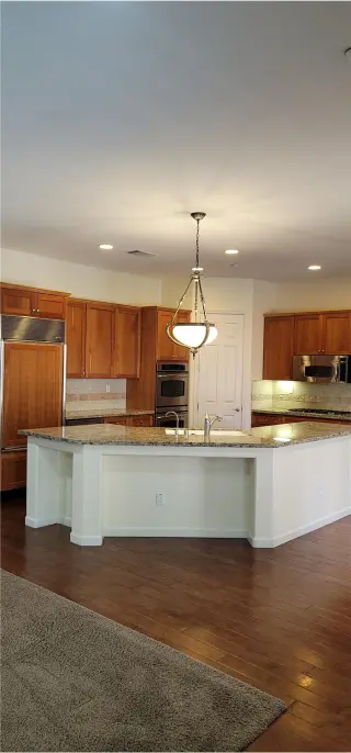 Propiedad en alquiler con 4 habitaciones y 3 baños en Brentwood