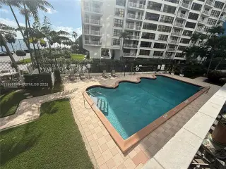 Propiedad en alquiler con 2 habitaciones y 2 baños en Miami