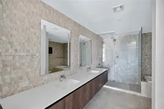 Propiedad en alquiler con 2 habitaciones y 2.5 baños en Miami