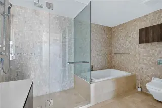 Propiedad en alquiler con 2 habitaciones y 2.5 baños en Miami