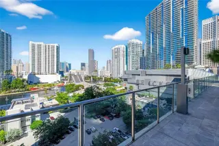 Propiedad en alquiler con 2 habitaciones y 2.5 baños en Miami