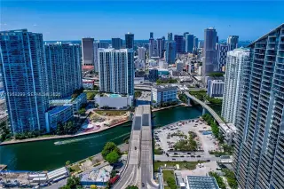 Propiedad en alquiler con 2 habitaciones y 2.5 baños en Miami