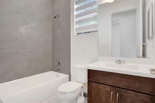 Propiedad en alquiler con 3 habitaciones y 2.5 baños en Coral Springs