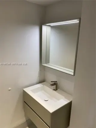 Propiedad en alquiler con 1 dormitorio y 2 baños en Bay Harbor Islands