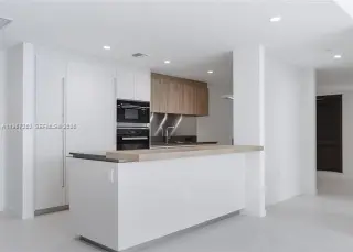 Propiedad en alquiler con 3 habitaciones y 3.5 baños en Miami