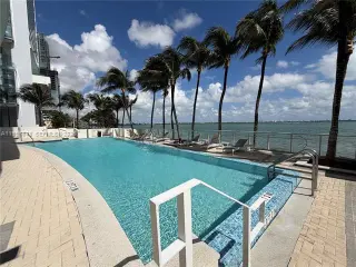 Propiedad en alquiler con 1 dormitorio y 1.5 baños en Miami