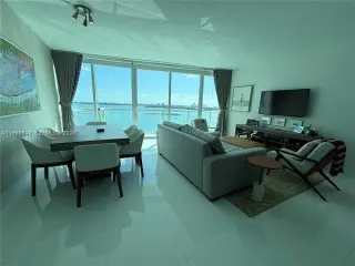 Propiedad en alquiler con 1 dormitorio y 1.5 baños en Miami