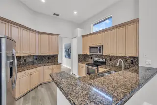 Propiedad en alquiler con 5 habitaciones y 4.5 baños en Coral Springs