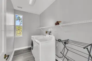 Propiedad en alquiler con 5 habitaciones y 4.5 baños en Coral Springs
