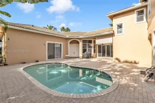 Propiedad en alquiler con 5 habitaciones y 4.5 baños en Coral Springs