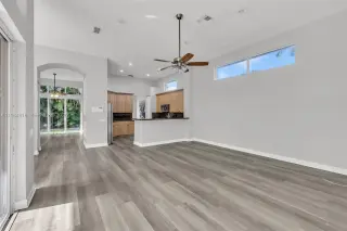 Propiedad en alquiler con 5 habitaciones y 4.5 baños en Coral Springs