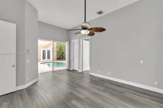 Propiedad en alquiler con 5 habitaciones y 4.5 baños en Coral Springs