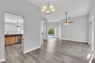 Propiedad en alquiler con 5 habitaciones y 4.5 baños en Coral Springs